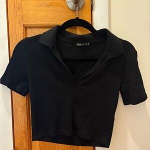 Black cropped t-shirt with collar